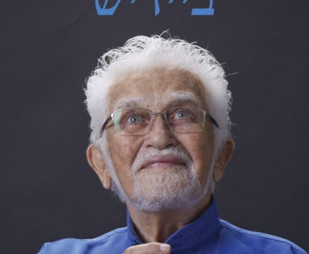 דאָס נײַע בוך פֿונעם אַקטיאָר שמוליק עצמון־ווירצער: ״איך טרױם אױף ייִדיש״
